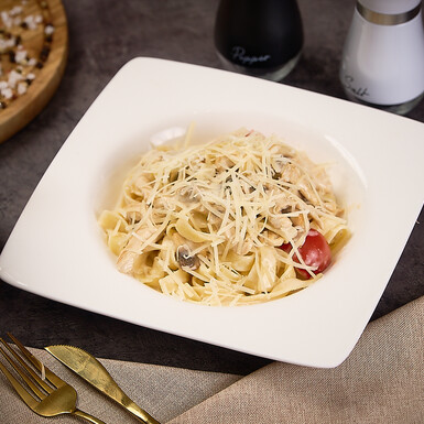 Паста с курицей и грибами