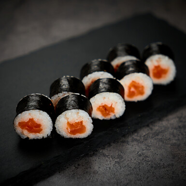 Ролл с лососем