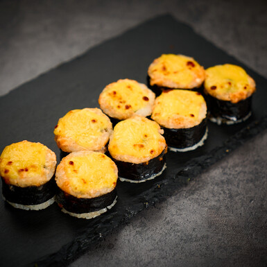 Запеченный ролл с лососем