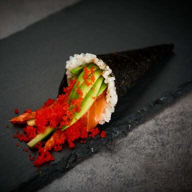 Хэнд-ролл с лососем