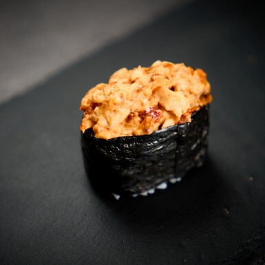 Ролл Гункан спайси угорь